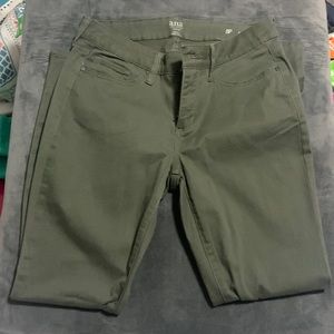 New without tag a.n.a green skinny Jean 8P